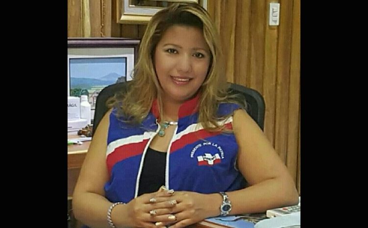 VIDEO | Sorprenden a diputada de Arena atribuyéndose la entrega de bolsas solidarias del Ejecutivo