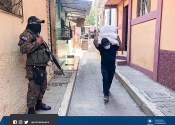 Gobierno distribuye 70,000 paquetes alimentarios en San Salvador, como parte del programa PES