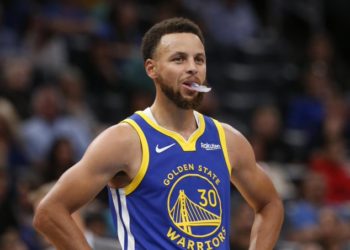 Stephen Curry supera marca de triples de Reggie Miller
