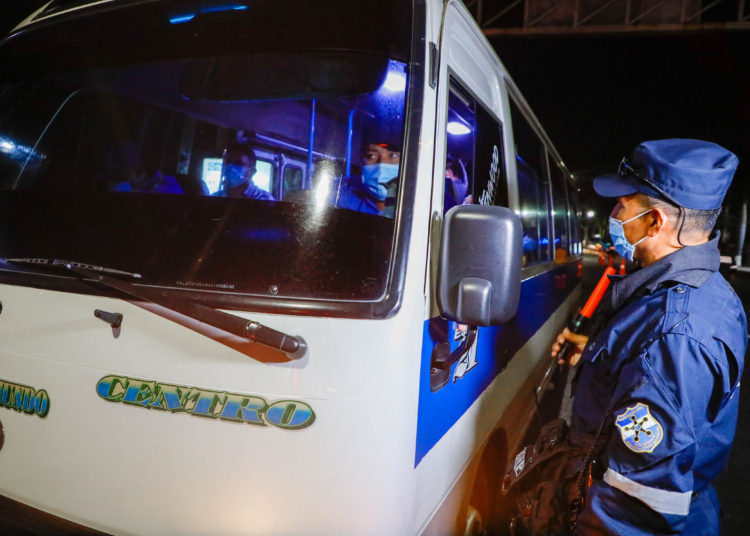 Gobierno insiste a la población que cumpla medidas de bioseguridad y evitar aglomeraciones en el transporte público