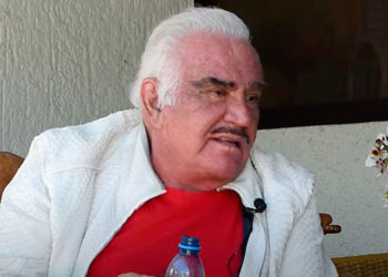 Vicente Fernández habla sobre video donde toca el busto a una joven