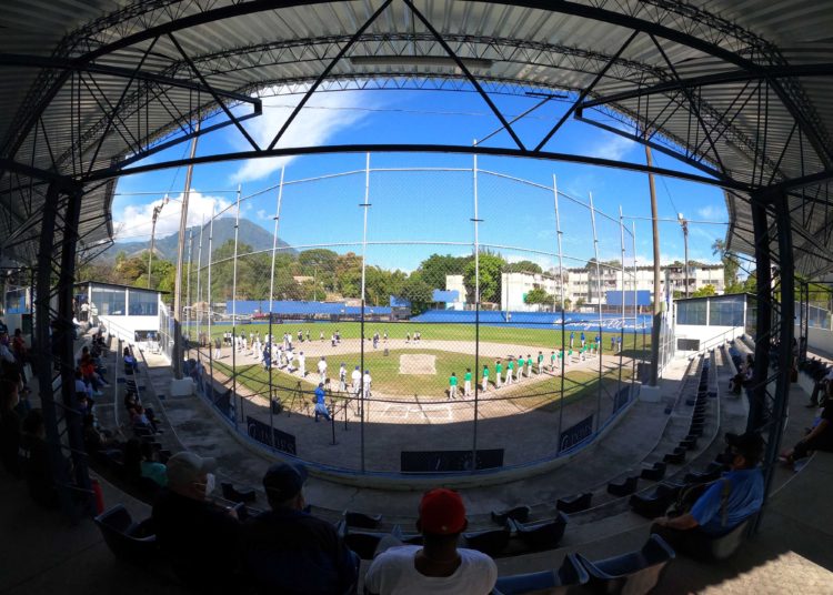 INDES entrega obras de mejoramiento en el miniestadio de la colonia Zacamil