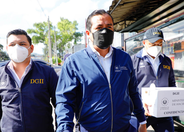 Hacienda presenta a Fiscalía dos avisos por evasión al fisco por alrededor de $400,000