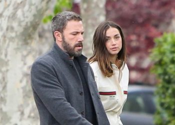 Ben Affleck tiró a la basura un cartel gigante con la fotografía de su ex, Ana de Armas