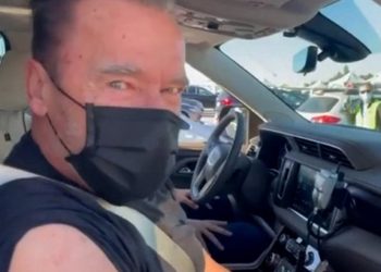 Arnold Schwarzenegger recibió la vacuna contra el coronavirus y usó una frase de Terminator : «Ven conmigo si quieres vivir»