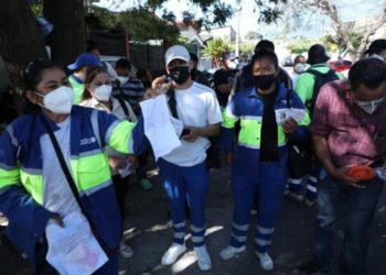 Trabajadores de alcaldía de San Salvador denuncian estar a punto de perder sus viviendas por impago de retenciones laborales