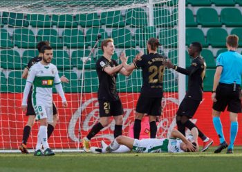 El Barcelona con la ausencia de Messi y sin brillo le ganó al Elche