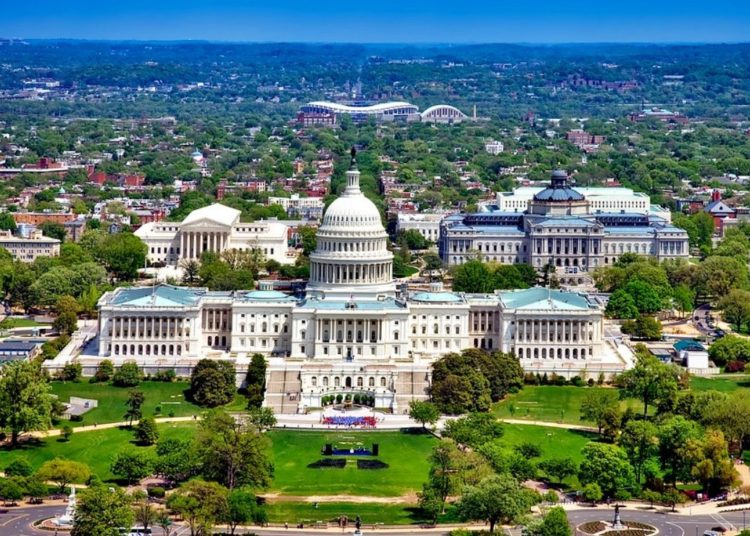 Captan en Nueva York presunto audio que amenaza con estrellar un avión contra el Capitolio