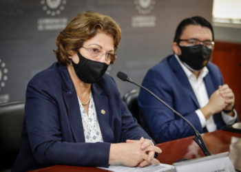 Padres de familia denuncian a centros educativos privados por exigir materiales y cobros adicionales