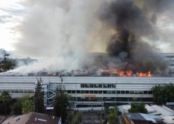 Un incendio en un hospital de Santiago de Chile obliga a evacuar a personal y pacientes