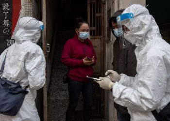 China realiza un nuevo y polémico tipo de test para detectar el covid