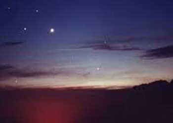 Júpiter, Saturno y Mercurio se unen en una triple conjunción