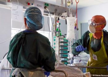 Primer Ministro de Reino Unido afirma que hay «indicios» de que la nueva variante de covid-19 es más letal