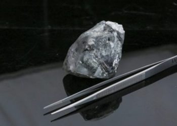 Encuentran un diamante intacto de 378 quilates en Botsuana