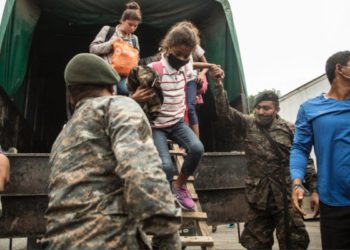 Guatemala sigue deportando gradualmente a migrantes hondureños