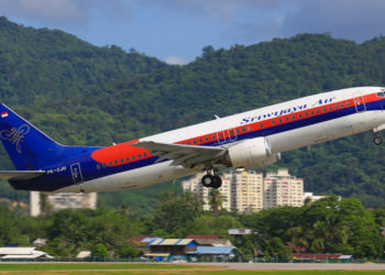 Desapareció un Boeing 737 con más de 60 personas a bordo tras despegar de Yakarta