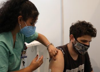 Israel ya inmunizó al 10% de su población contra el covid-19 en solo dos semanas