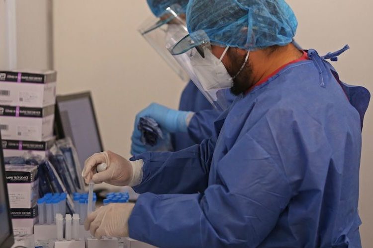 Expertos analizan si la variante de covid-19 detectada en Jalisco puede ser una mutación mexicana