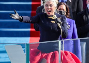 Lady Gaga fue la encargada de cantar el himno de los EE.UU. durante la asunción de Joe Biden