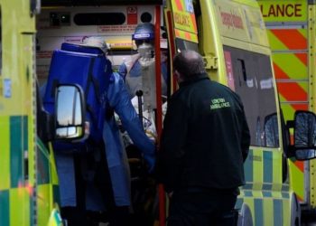 Reino Unido recurre a morgues de emergencia ante la saturación en hospitales y el récord de muertes diarias por coronavirus