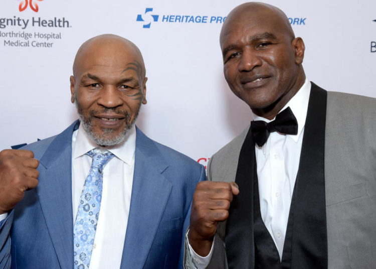 Evander Holyfield anunció que está negociando para enfrentar a Mike Tyson