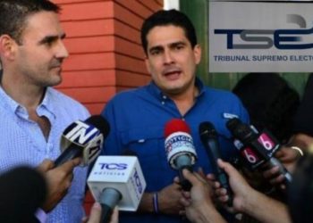 Rolando Castro pide al TSE retire inscripción de candidatos Muyshondt y d’Aubuisson por tener procesos abiertos y condenas definitivas