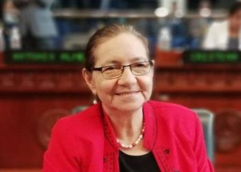 Alta dirigente del FMLN, Norma Guevara, se encuentra hospitalizada por covid-19