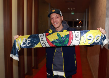 Ozil se va del Arsenal y jugará en la liga turca