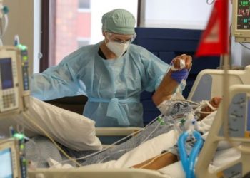 Epidemiólogo británico alerta sobre la «lengua covid», un nuevo síntoma en los pacientes con coronavirus