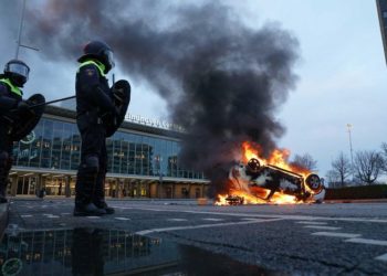 (VIDEOS) Protestas en Holanda contra el toque de queda decretado para frenar el avance del coronavirus