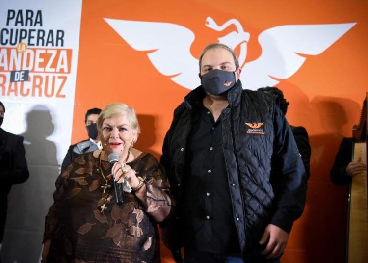 La cantante mexicana Paquita la del Barrio se registra como precandidata a diputada en Veracruz