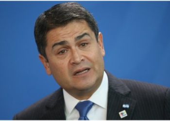 Presidente de Honduras niega ser amigo de narcos