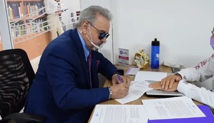 Carlos Villagrán “Quico” se registró como precandidato a la gubernatura de Querétaro