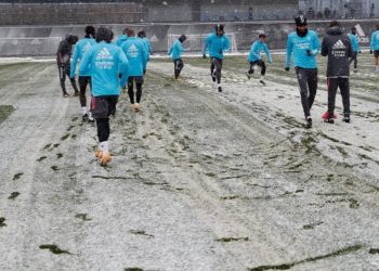El plantel del Real Madrid estuvo encerrado en un avión durante más de tres horas por una intensa tormenta de nieve