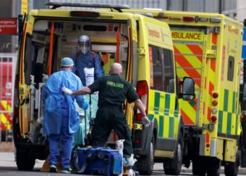 Reino Unido evalúa imponer restricciones más duras para frenar la propagación de la nueva cepa de coronavirus