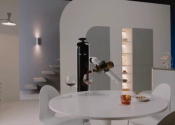 (VIDEO) Samsung desarrolla un robot capaz de encargarse de las tareas del hogar y hasta servir una copa de vino