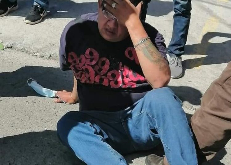 Ciudadanos detienen a un sospechoso de robo en cercanías de centro comercial de San Jacinto