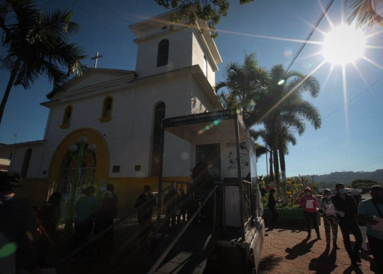 Salud realiza 300 pruebas de Covid-19 en Santo Tomás, San Salvador