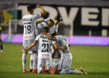 Santos de Brasil es superior a Boca Juniors y avanza a la final de Copa Libertadores