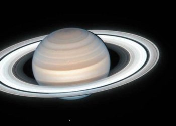 ¿Por qué se inclinó el eje de Saturno? Científicos descubren «porqué está de lado»