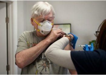 La OMS advirtió que a pesar de las vacunas no se alcanzará la inmunidad de rebaño contra el covid-19 en 2021