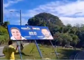 MOP derriba valla de candidatos de ARENA, Ernesto Muyshondt y Margarita Escobar