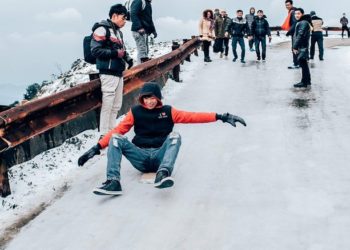 Raras e inusuales nevadas en Vietnam y Laos atraen la atención de propios y turistas
