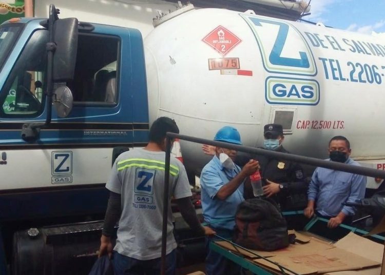 Acusan a empleados de Z Gas de ser responsables de la explosión del lunes en el negocio Don Pollo, en Santa Ana