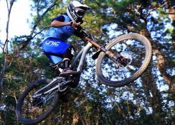 Mariana Salazar tras quedar campeona nacional e impartir una clínica a ciclistas parte de nuevo a Francia