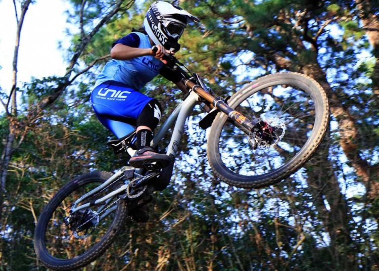 Mariana Salazar tras quedar campeona nacional e impartir una clínica a ciclistas parte de nuevo a Francia