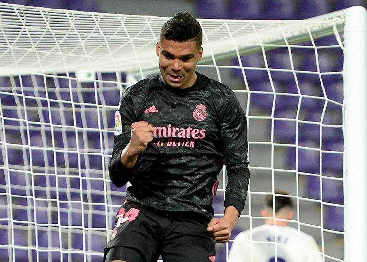 Con un gol de Casemiro, Real Madrid derrota a Valladolid y le recorta ventaja al Atlético