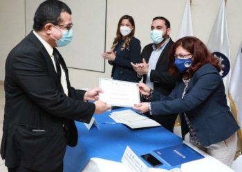 El Salvador cuenta con 26 nuevos epidemiólogos para atender a la población