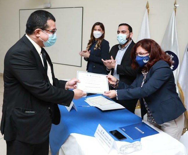 El Salvador cuenta con 26 nuevos epidemiólogos para atender a la población