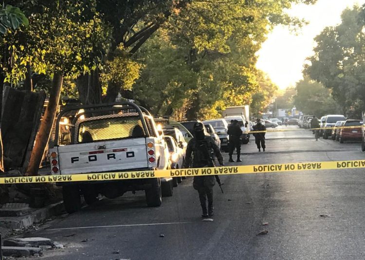 Asesinan a un hombre al interior de un microbús en Soyapango